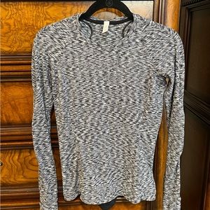 Lululemon Runderful Long Sleeve size 6